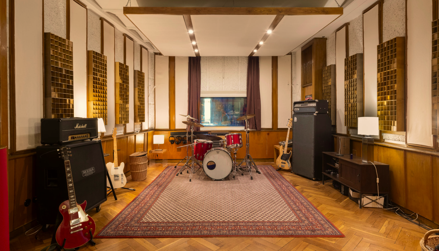 Live Session Room with Drums